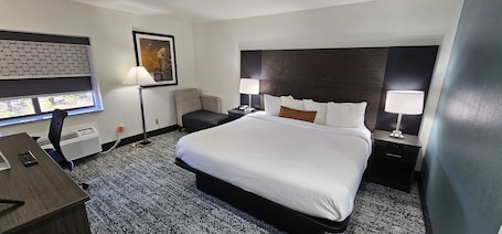 Colchones con pillow-top, escritorio y tabla de planchar con plancha