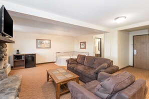 Desk, blackout drapes, iron/ironing board, free WiFi
