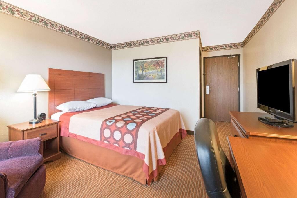 Desk, blackout curtains, iron/ironing board, free WiFi