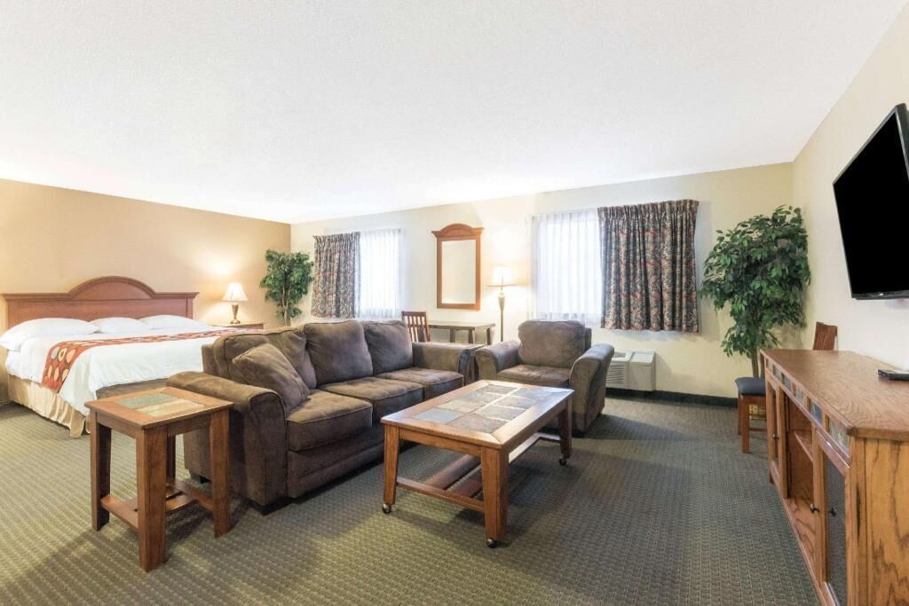 Desk, blackout curtains, iron/ironing board, free WiFi