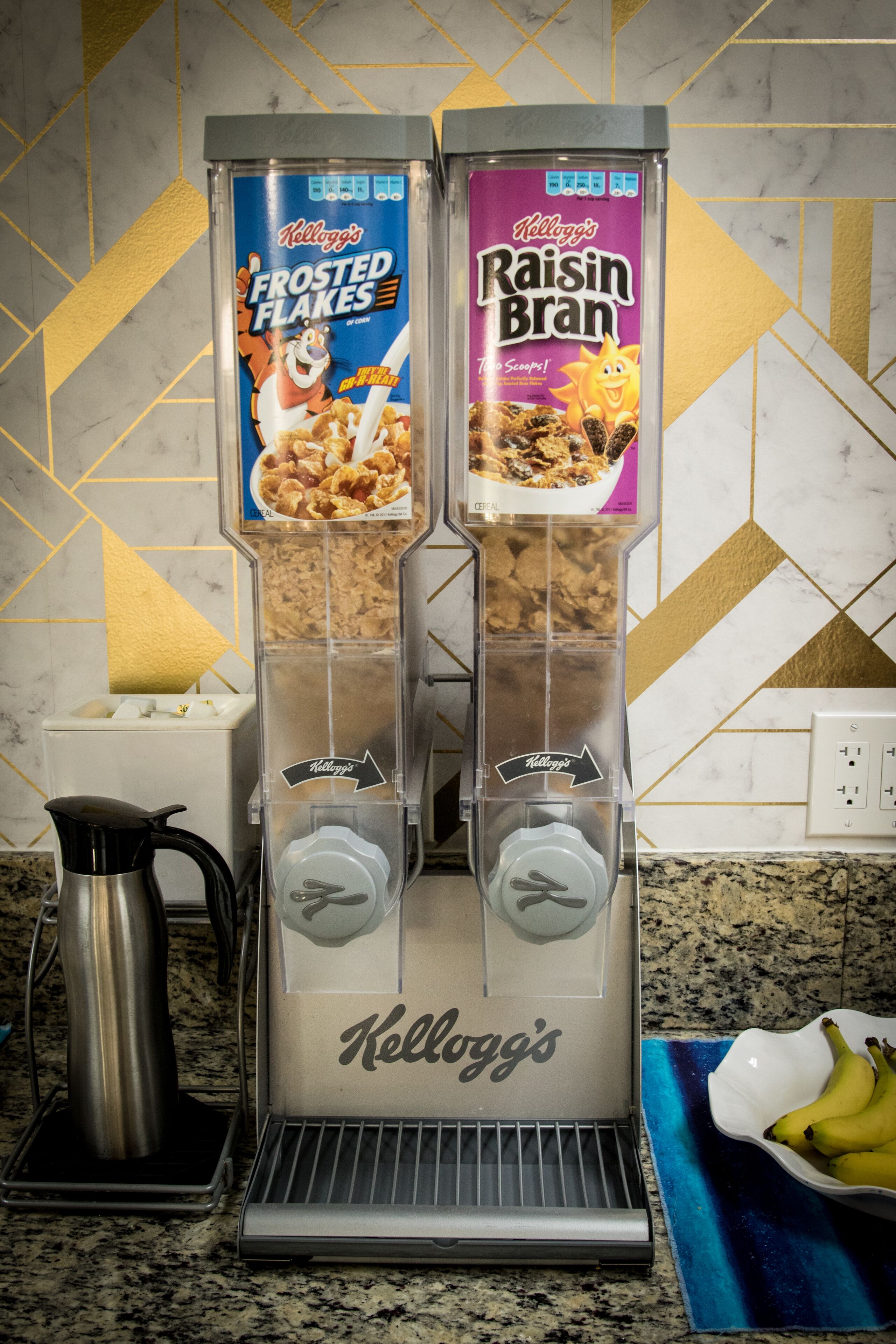 بوفيه فطور مجانًا يوميًا