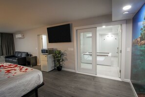 Pillow-top beds, desk, laptop workspace, blackout curtains - Envi Boutique Hotel Henderson-Evansville South (Henderson)