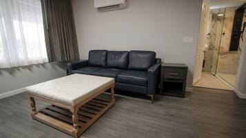 Pillowtop beds, desk, laptop workspace, blackout drapes