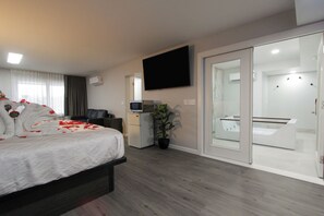 Pillow-top beds, desk, laptop workspace, blackout curtains - Envi Boutique Hotel Henderson-Evansville South (Henderson)