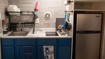 2 Queen Beds w/ Kitchenette Non-Smoking | 私人廚房 | 迷你雪櫃、微波爐、咖啡機/沖茶器、提供環保清潔產品