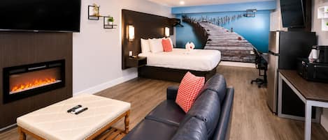 Honeymoon Suite w/ JettedTub Non-Smoking | Living area | 65-inch flat-screen TV with digital channels