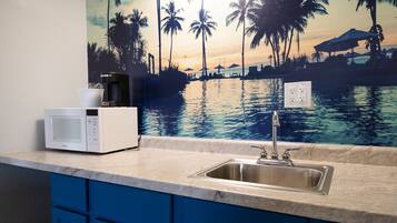 Accessible Room, 1 King Bed, Non Smoking | 1 bedroom, pillow-top beds, desk, laptop workspace