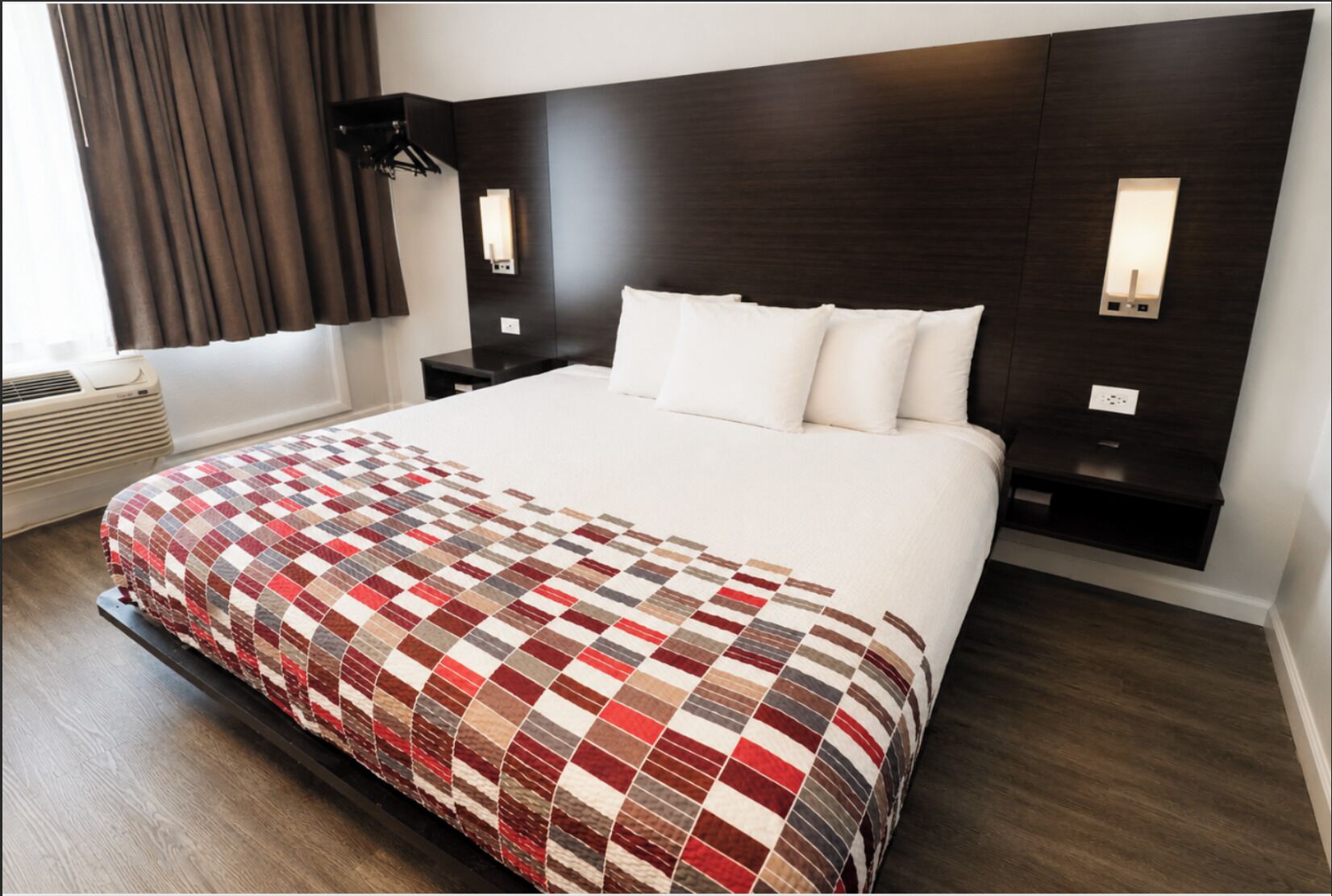 Habitación, 1 habitación, para no fumadores, se aceptan mascotas | Camas con pillow-top, escritorio y espacio para trabajar con laptop 