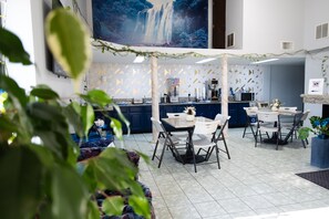 Free daily buffet breakfast