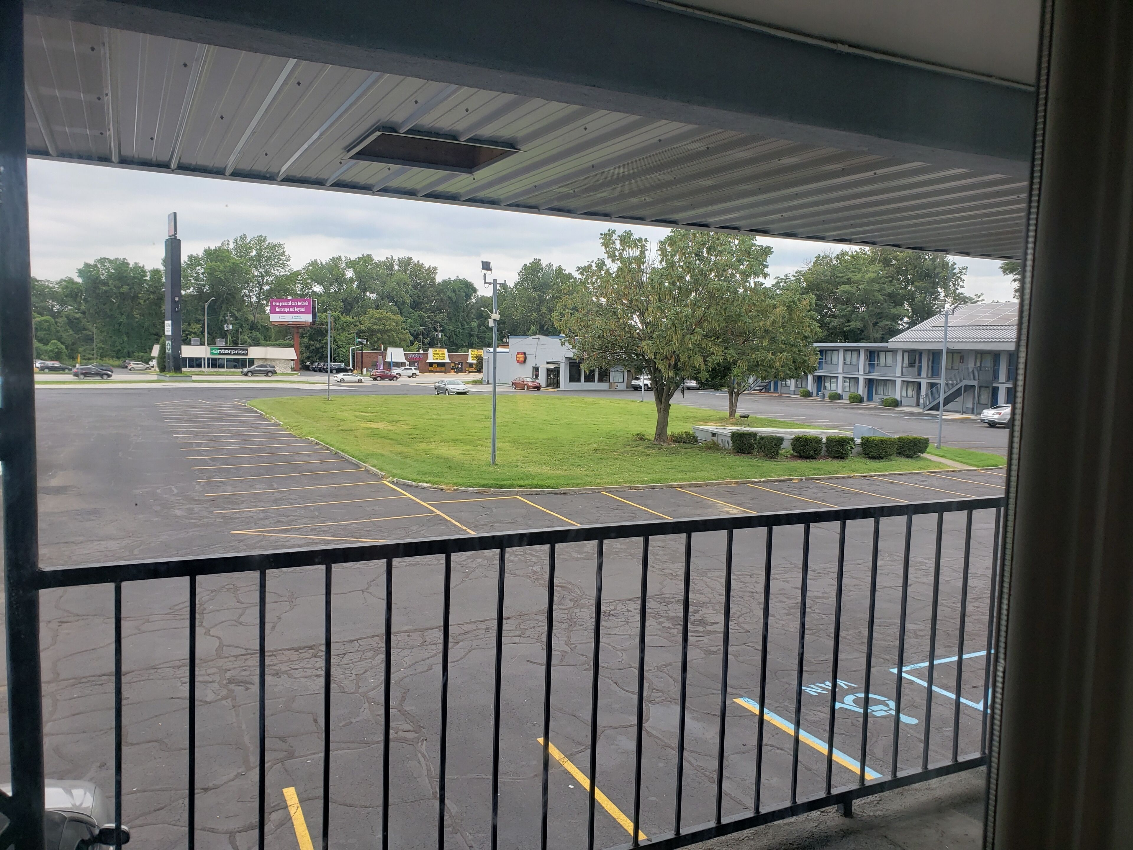 Pillowtop beds, desk, laptop workspace, blackout drapes