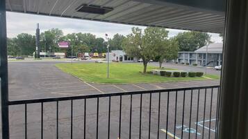 1 bedroom, pillowtop beds, desk, laptop workspace