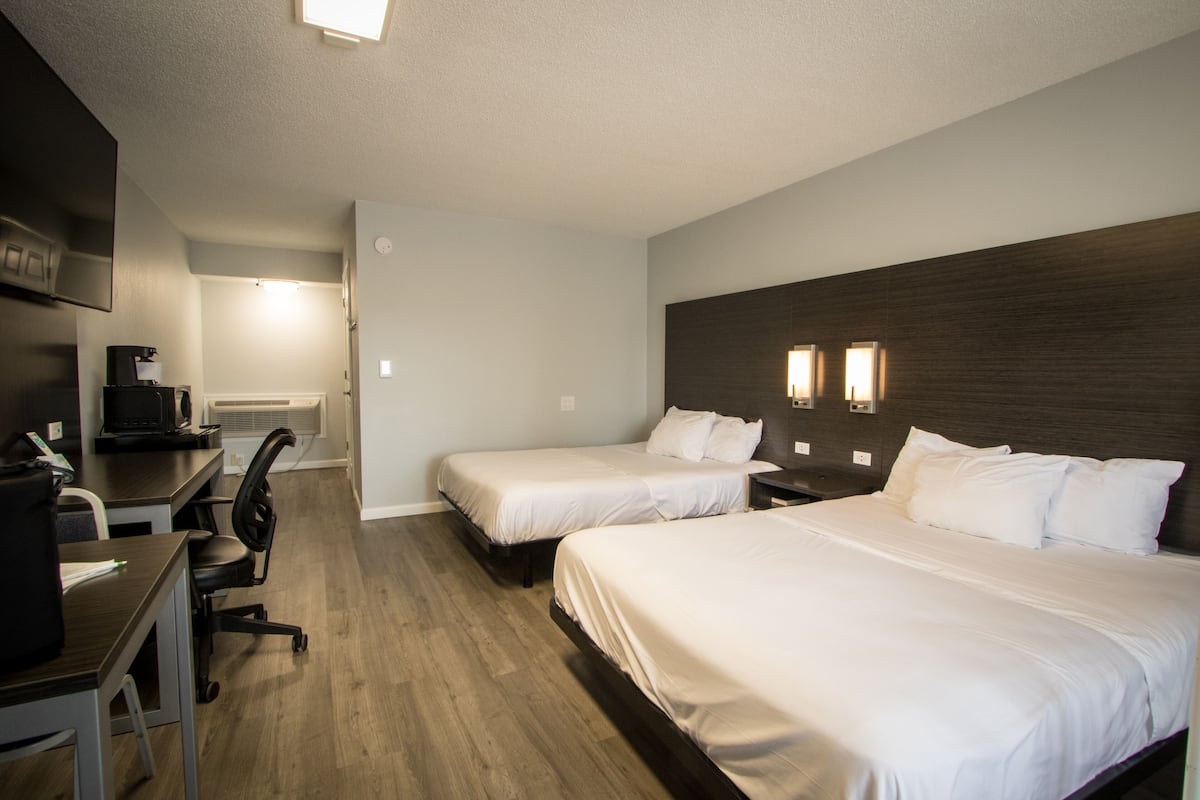 1 bedroom, pillow-top beds, desk, laptop workspace