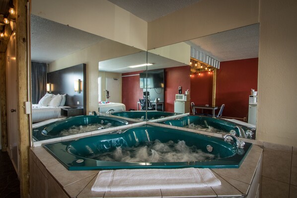 King Bed w/ JettedTub Smoking | ジェットバス