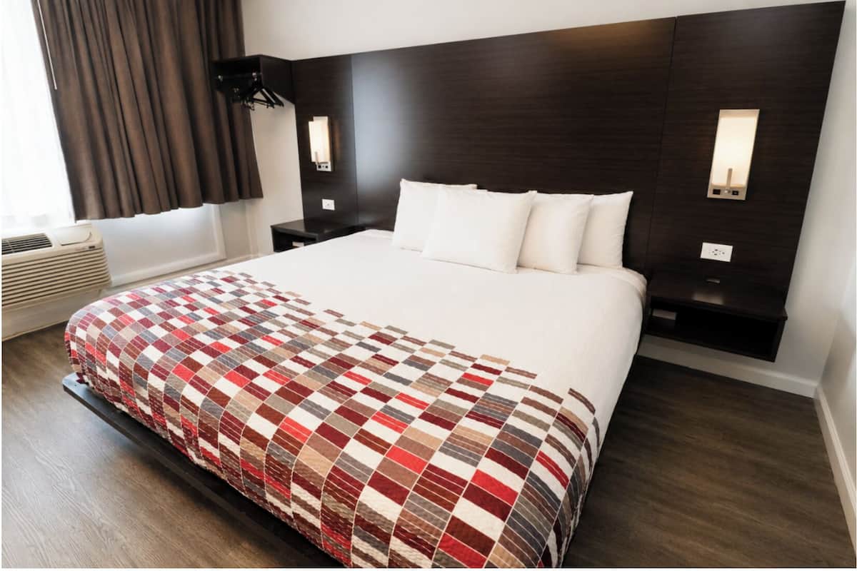 King Bed Accessible Non-Smoking (Pet) | Premium bedding, pillowtop beds, desk, laptop workspace