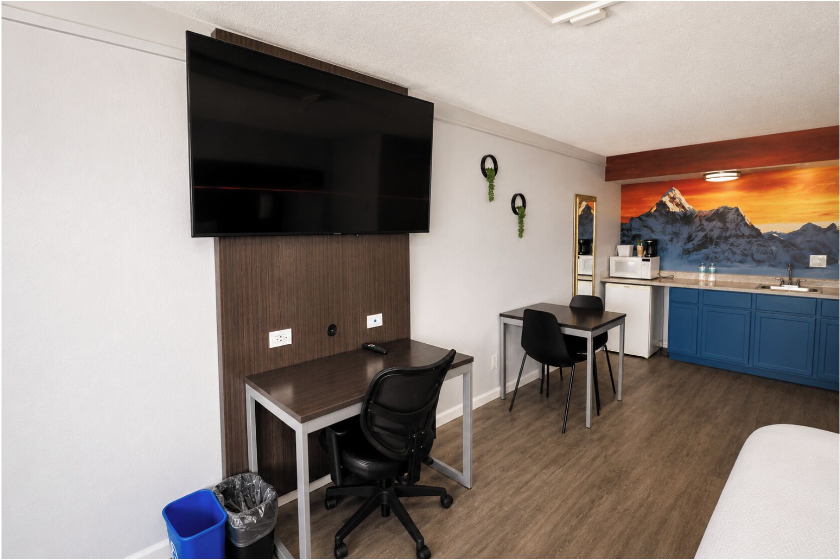 Pillowtop beds, desk, laptop workspace, blackout drapes