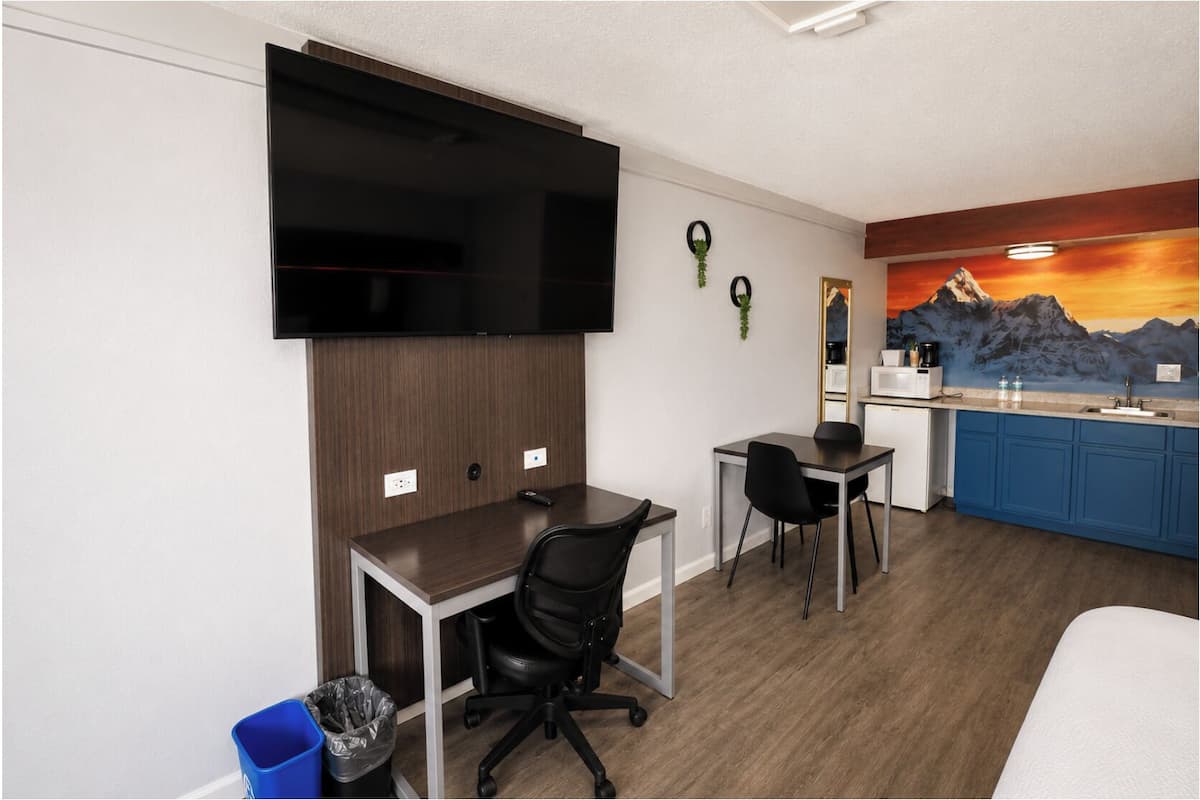 Premium bedding, pillowtop beds, desk, laptop workspace