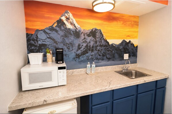 65-inch flat-screen TV with digital channels - Envi Boutique Hotel Henderson-Evansville South (Henderson)