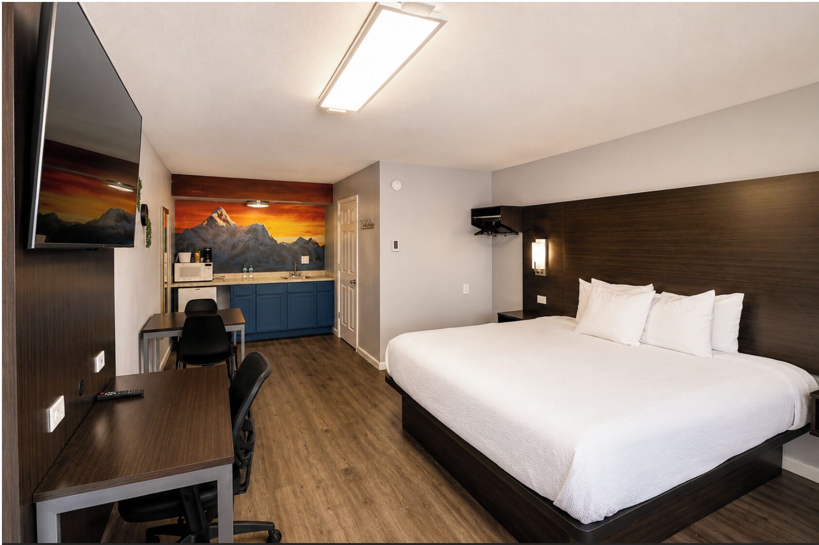 Pillowtop beds, desk, laptop workspace, blackout drapes