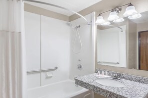 Salle de bain accessible aux personnes à mobilité réduite
