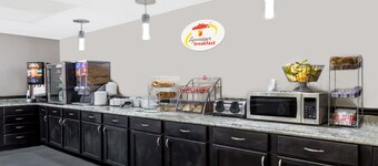 Super 8 by Wyndham Logansport