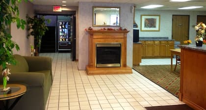 Super 8 by Wyndham Logansport