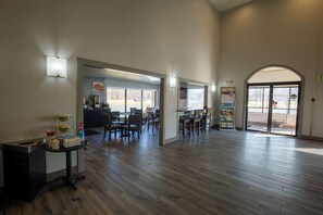 Free daily self-serve breakfast - Quality Inn & Suites Portage Central (Portage)