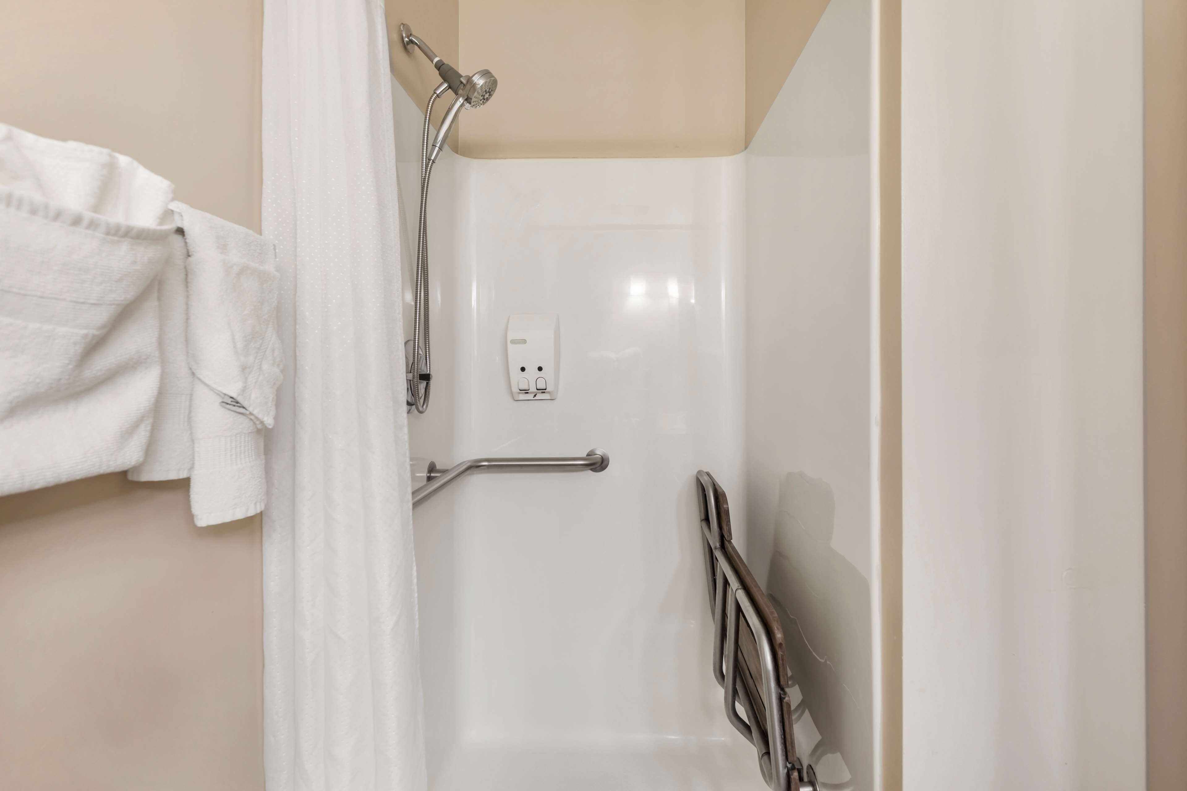 combined shower/bathtub, free toiletries, hair dryer, towels