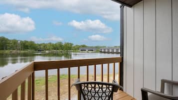 Standard Room, 1 King Bed, Refrigerator & Microwave, Lakeside (with Sofabed) | Hypo-allergenic bedding, laptop workspace, iron/ironing board