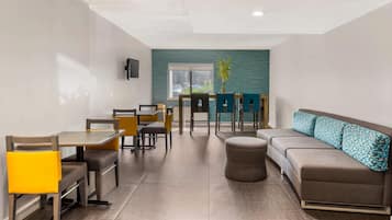Free daily continental breakfast