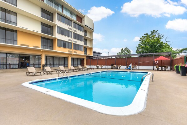 Seasonal outdoor pool, pool umbrellas