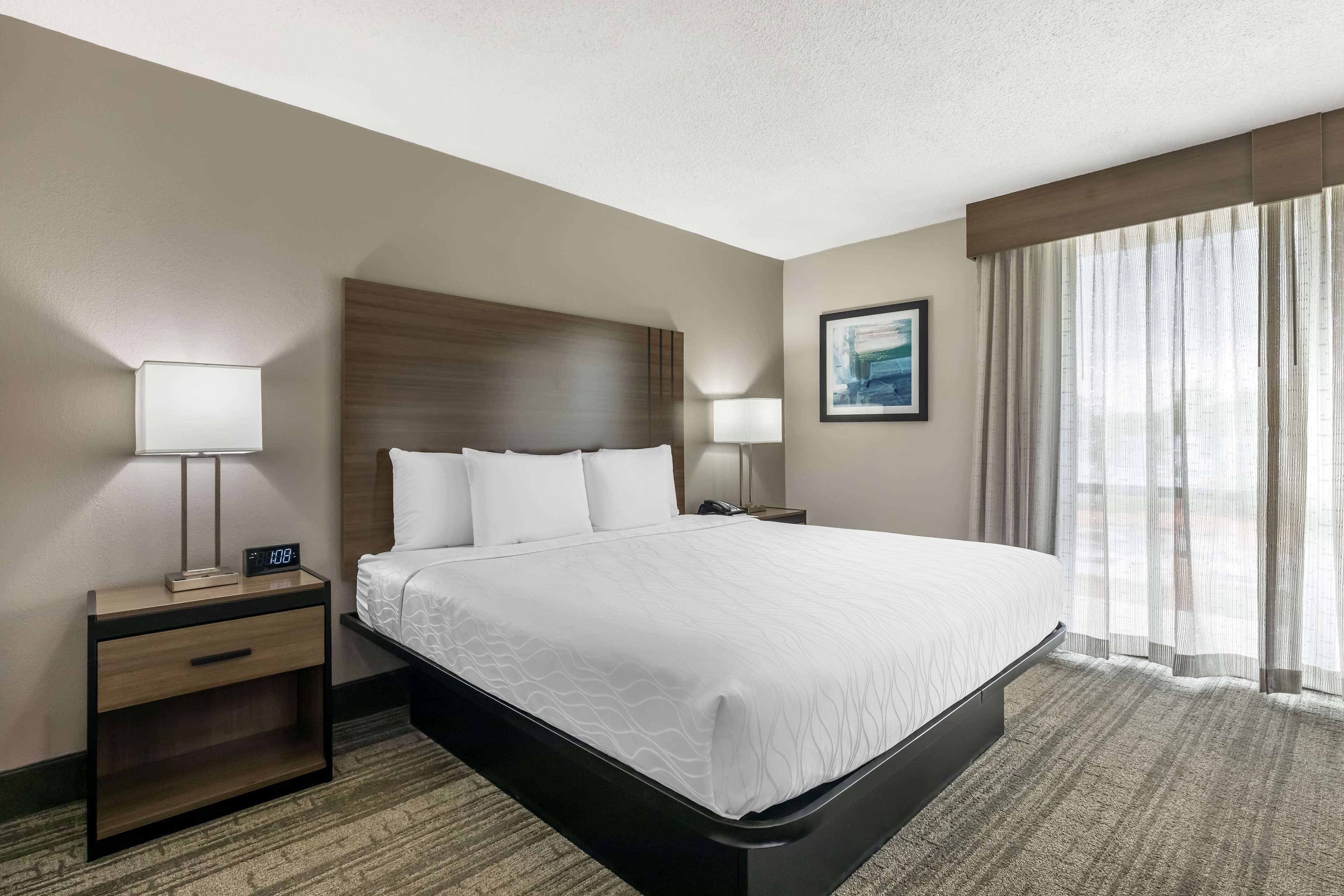 Desk, laptop workspace, iron/ironing board, free WiFi