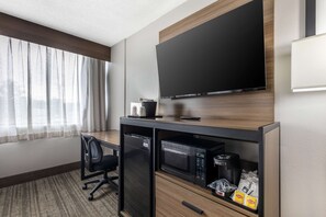 1 habitación, escritorio y espacio para trabajar con laptop 