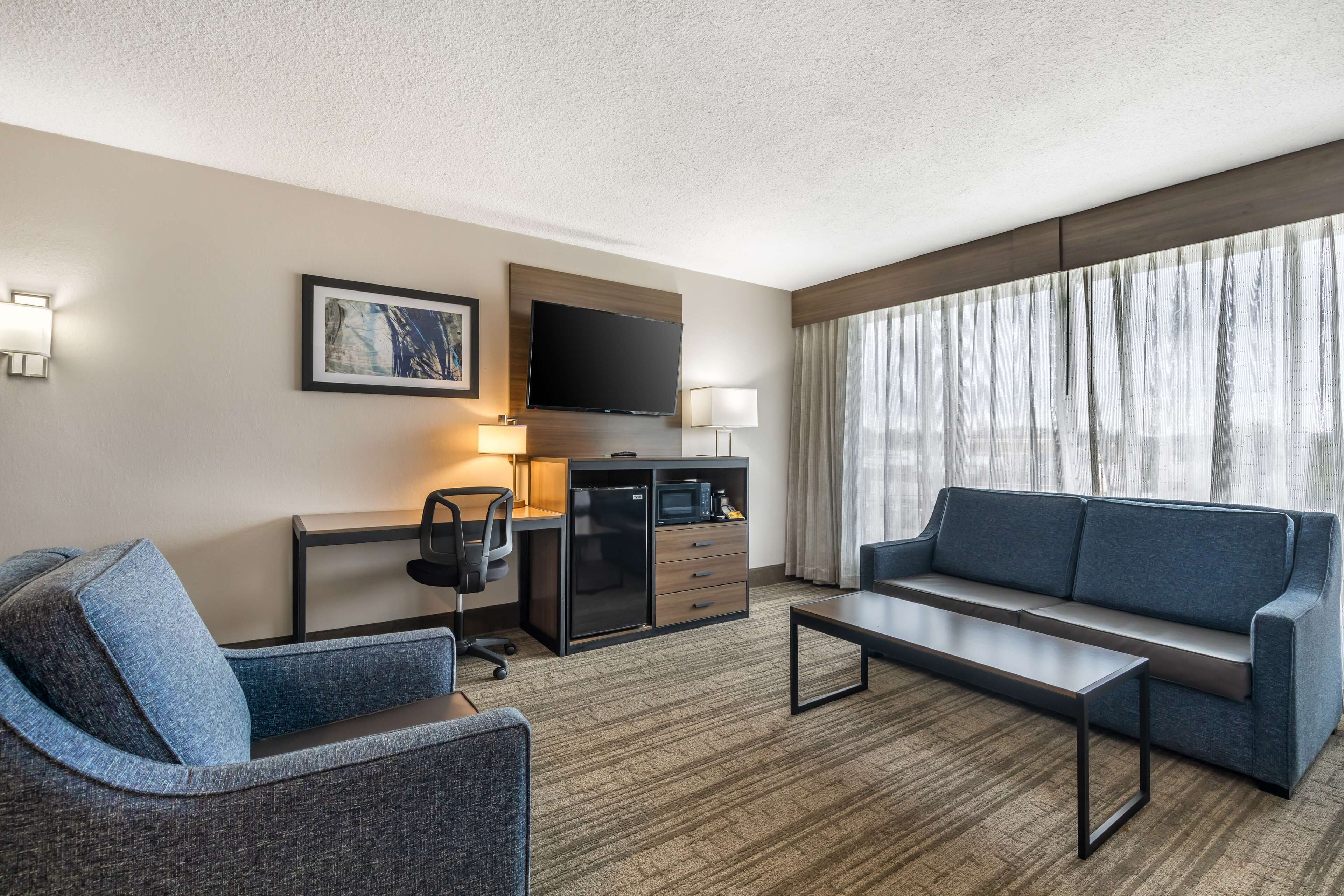 スタンダード ルーム キングベッド 1 台 禁煙 冷蔵庫 &amp; 電子レンジ (with Single Sofabed) | デスク、ノートパソコン用作業スペース、アイロン / アイロン台、WiFi (無料)