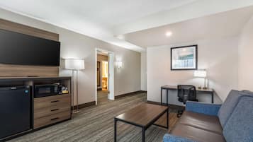 Suite, 1 King Bed, Non Smoking, Refrigerator & Microwave (with Single Sofabed) | Desk, laptop workspace, iron/ironing board, free WiFi