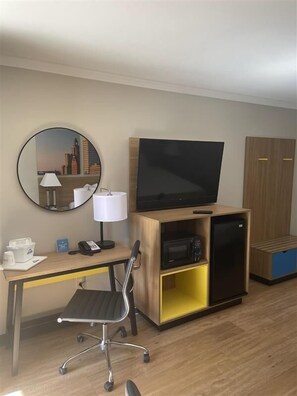 Deluxe Room, 2 Double Beds, Non Smoking | Desk, iron/ironing board, free cribs/infant beds, rollaway beds