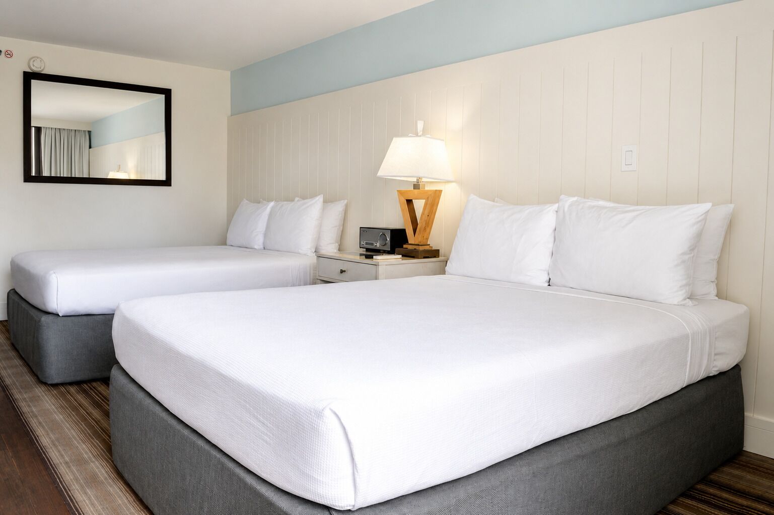 Premium Kalakaua Haus Corner Queen Two Lanai | In-room safe, cribs (surcharge), WiFi (free), bed sheets