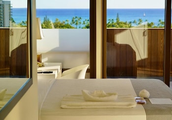 In-room safe, cribs/infant beds, free WiFi, bed sheets at Hotel La Croix