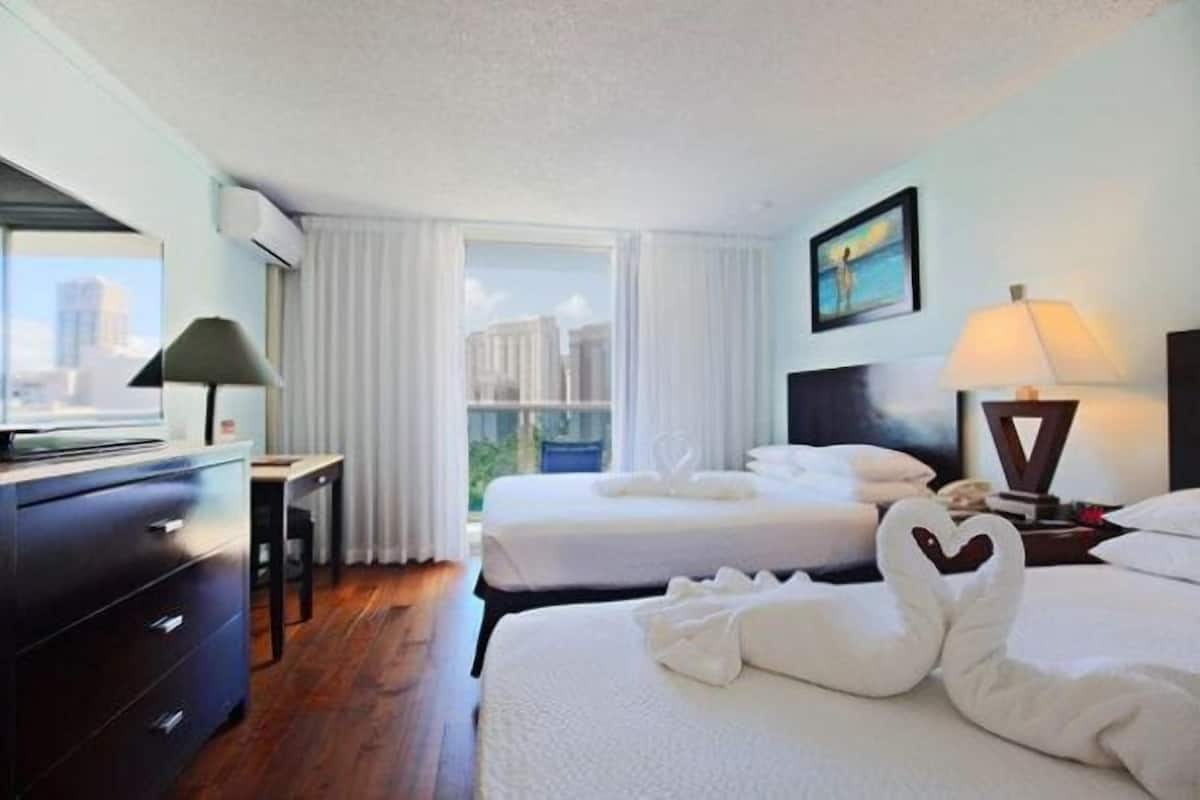 1 bedroom, in-room safe, cribs/infant beds, bed sheets