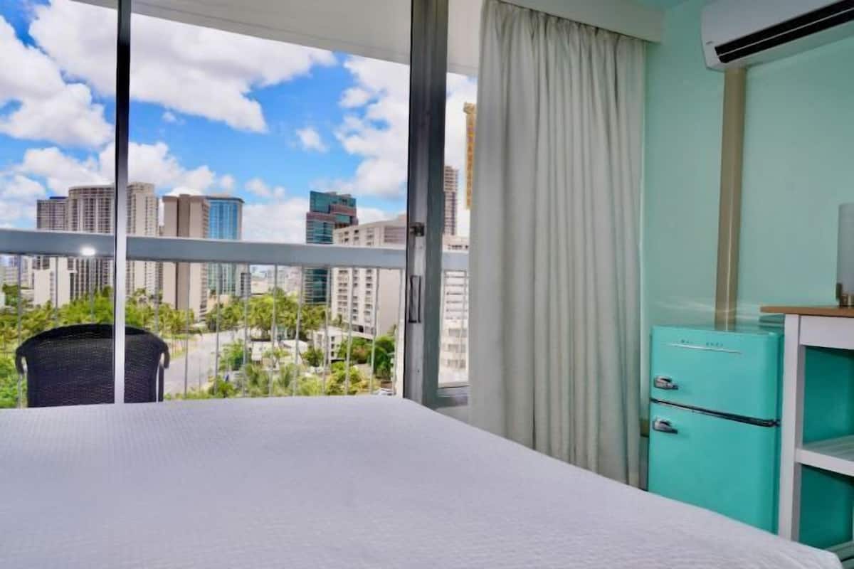 1 bedroom, in-room safe, cribs/infant beds, bed sheets