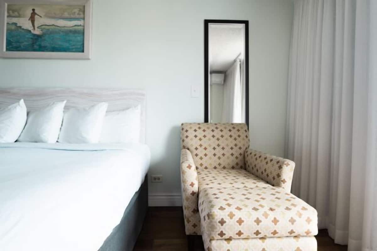 1 bedroom, in-room safe, cribs/infant beds, bed sheets