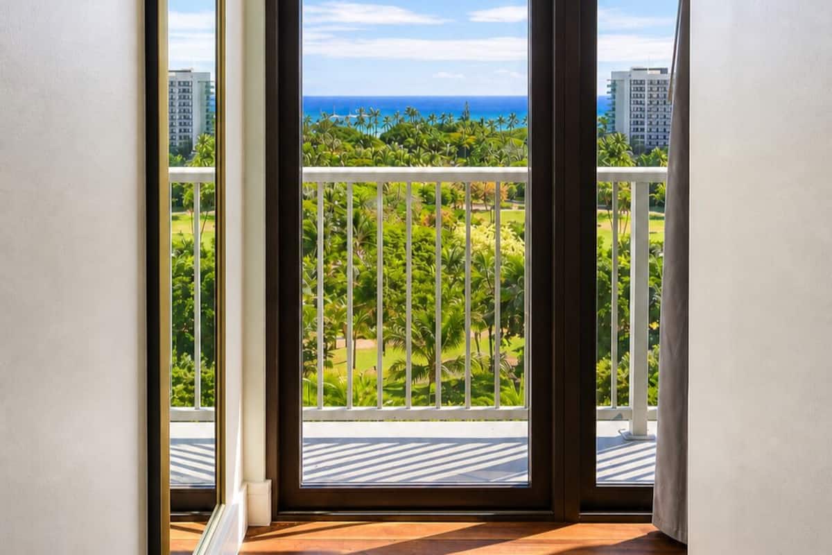 Premium Kalakaua Haus Oceanview 2 Queen & 2 Lanai | Beach/ocean view