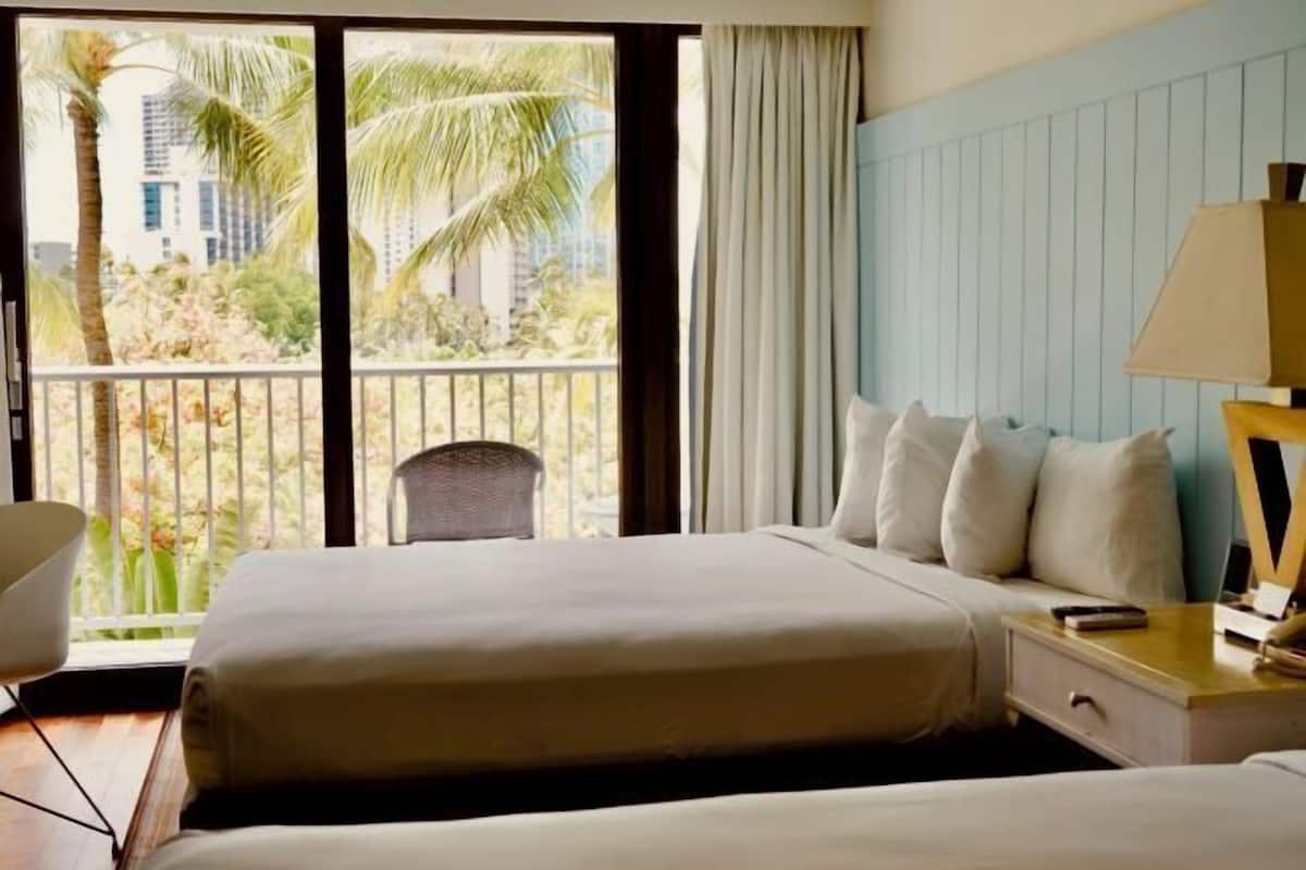 1 bedroom, in-room safe, cribs/infant beds, bed sheets