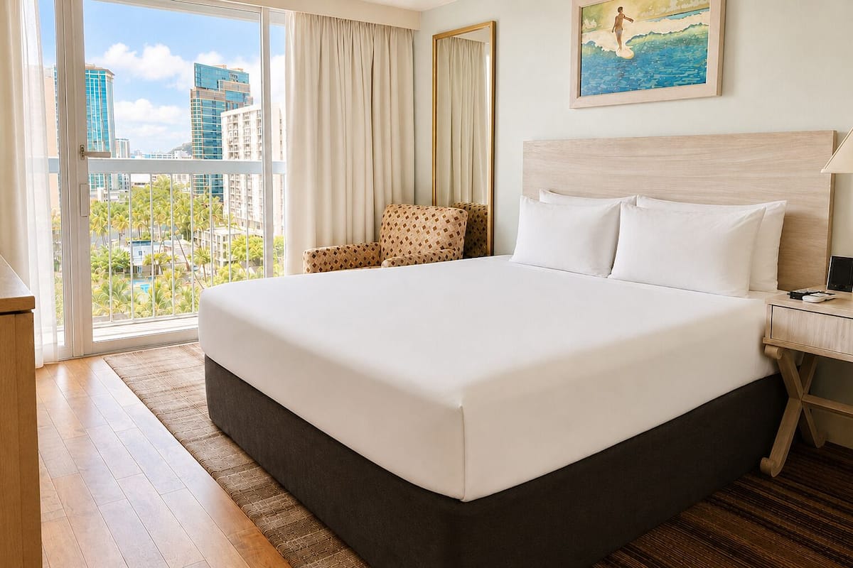 In-room safe, cribs (surcharge), WiFi (free), bed sheets