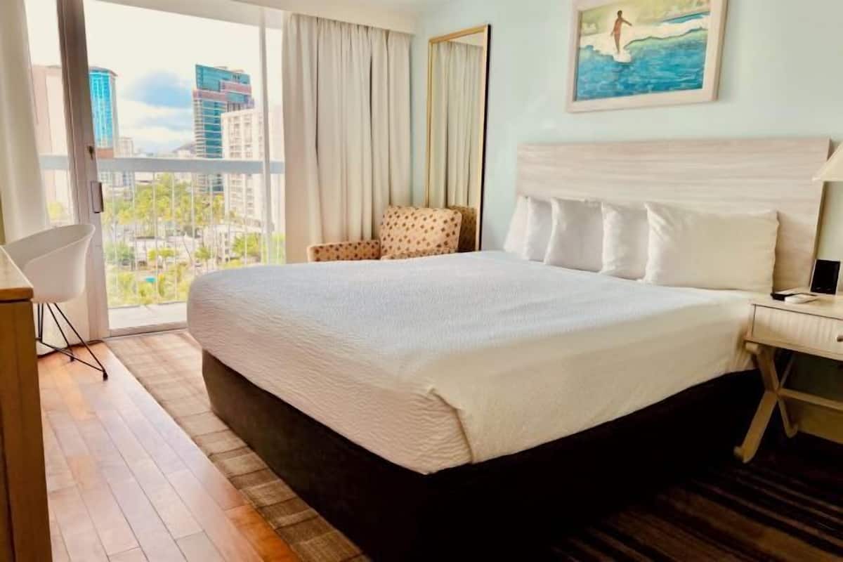 1 bedroom, in-room safe, cribs/infant beds, bed sheets