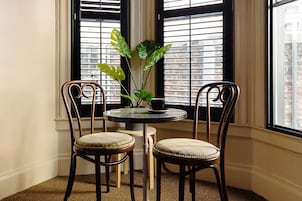 Habitación, 1 cama de matrimonio, accesible para personas con discapacidad | Sábanas de algodón egipcio y ropa de cama de alta calidad