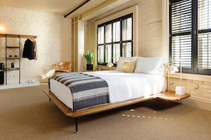 Room, 1 Queen Bed, Accessible | Egyptian cotton sheets, premium bedding, pillowtop beds, minibar