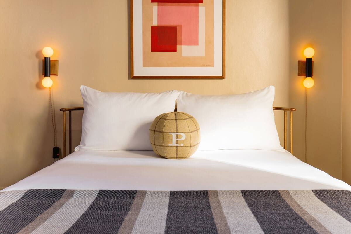 Egyptian cotton sheets, premium bedding, pillow-top beds, minibar