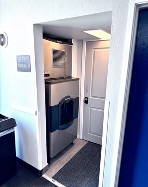 Building design - Motel 6 Greenwood Village, CO - Denver - South Tech Center (Greenwood Village)