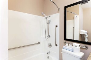 Room, 1 King Bed, Accessible, Non Smoking (Mobility/Hearing Impaired) | Bathroom | Towels