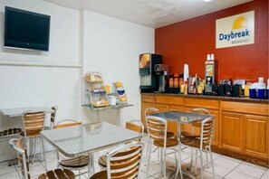 Desayuno para llevar gratuito y diario
